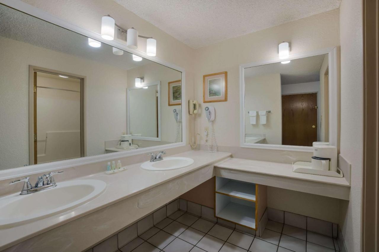 Suburban Studios Canon City Luaran gambar